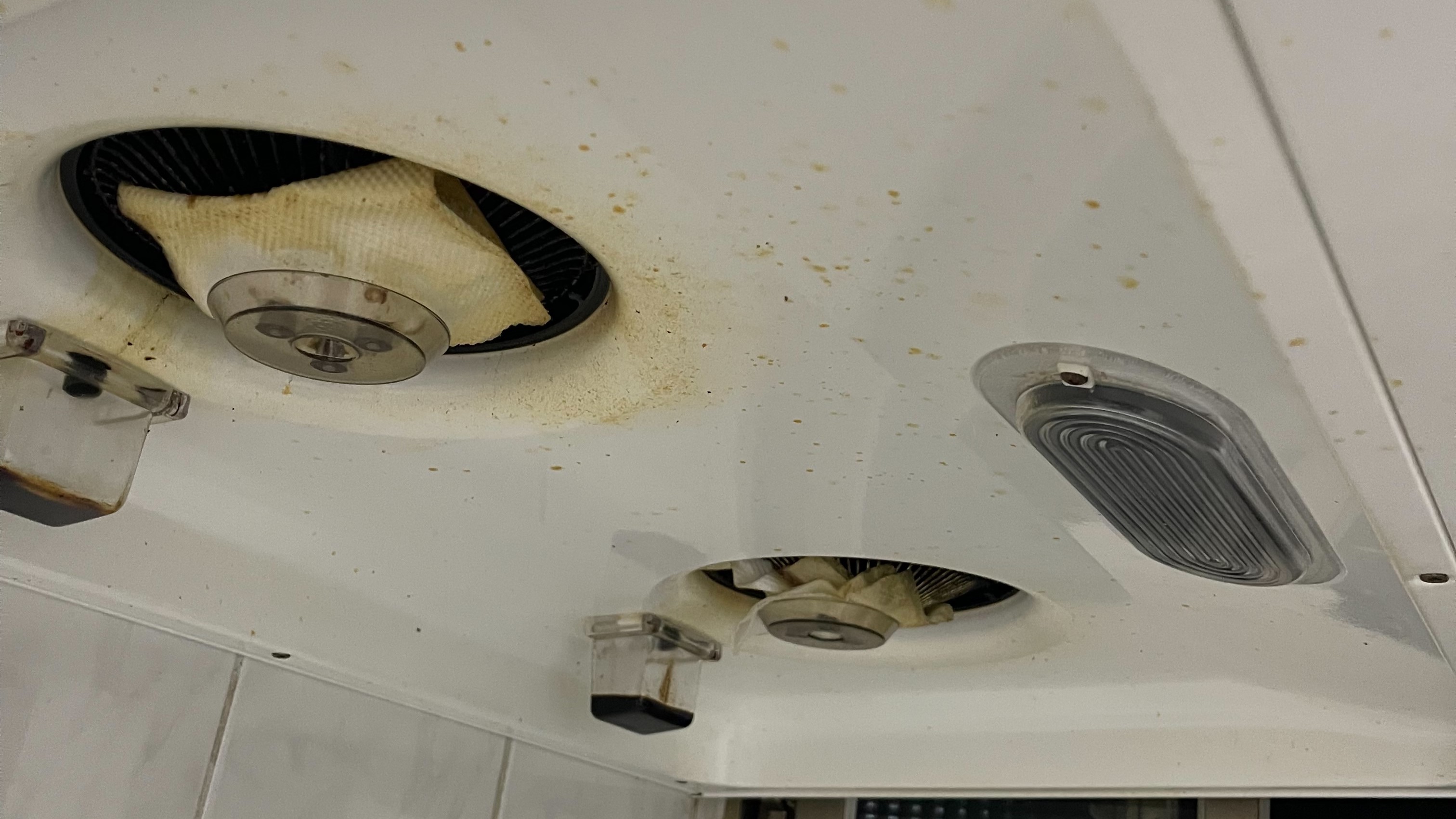 抽油煙機清洗有必要嗎？長年油垢恐增加火災與健康風險